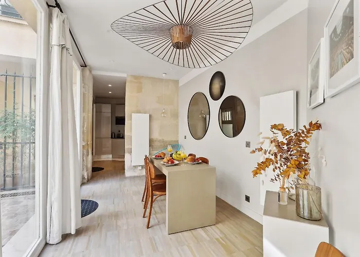 Le Marais & Place Des Vosges - Cityapartmentstay Apartment